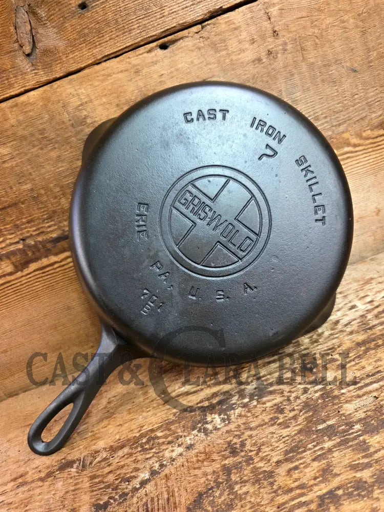 Griswold #7 Skillet with Large Block Logo and Smooth Bottom 701 B Skillet