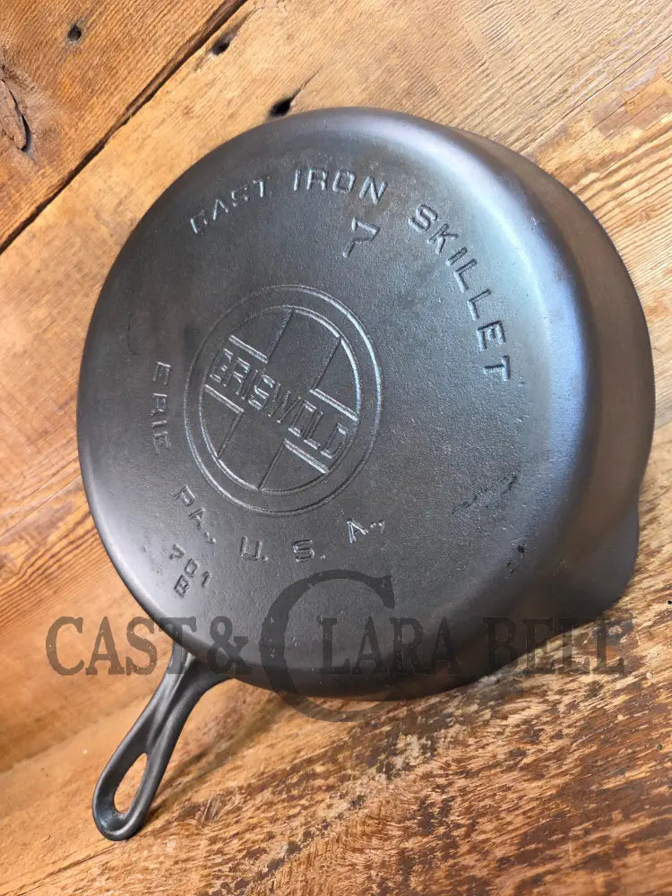 Griswold #7 Skillet with Large Block Logo and Smooth Bottom 701 B Early Handle - Skillet