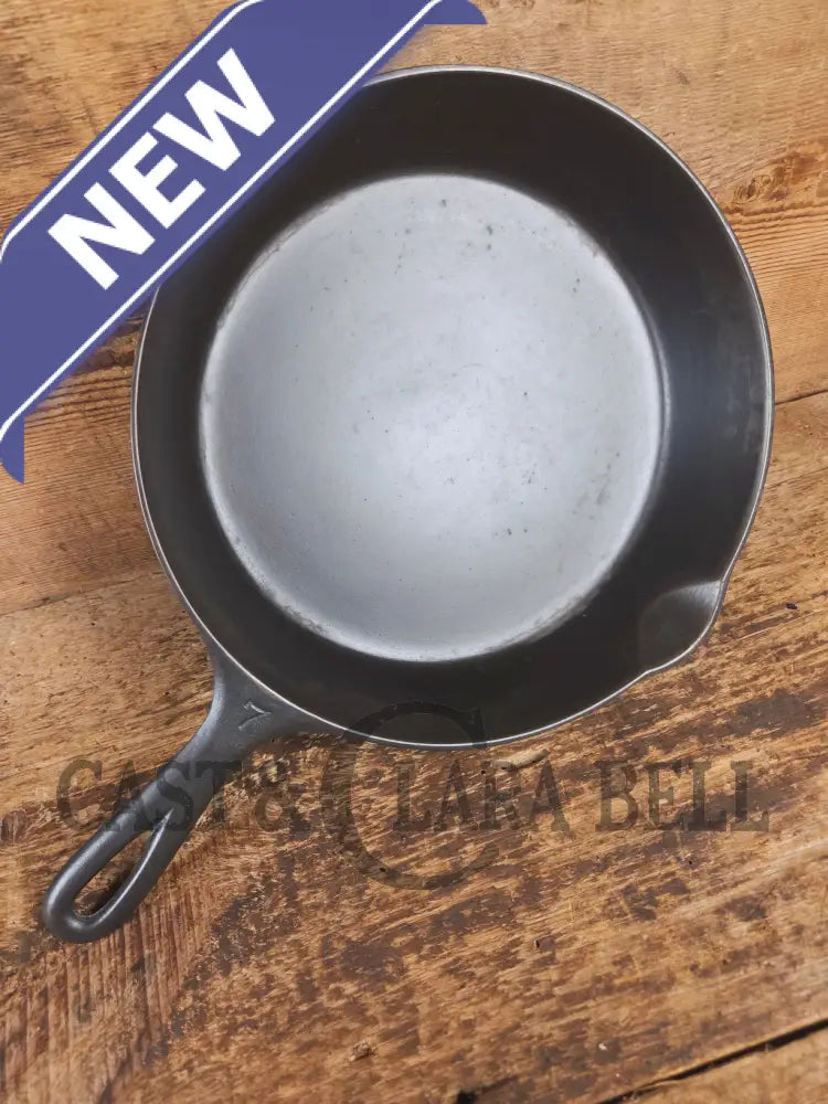 Griswold #7 Skillet with Large Block Logo and Smooth Bottom 701 D - Skillet