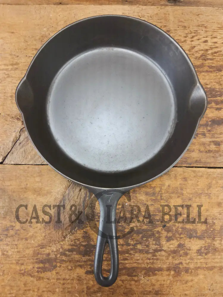 Griswold #7 Skillet with Large Block Logo and Smooth Bottom 701 D - Skillet