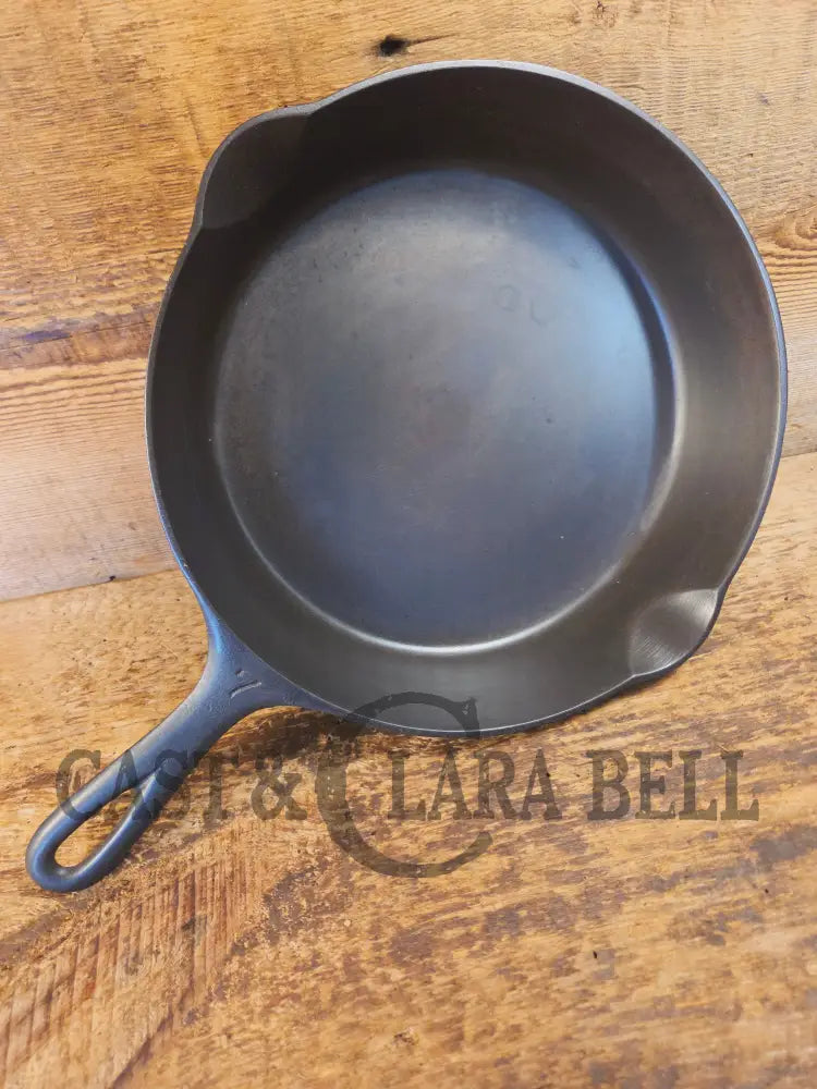 Griswold #7 Skillet with Large Block Logo and Smooth Bottom 701 D Flat Handle - Skillet