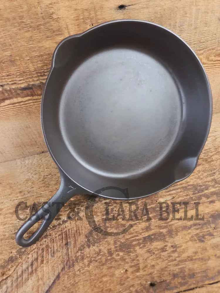 Griswold #7 Skillet with Large Block Logo and Smooth Bottom 701 D Flat Handle - Skillet