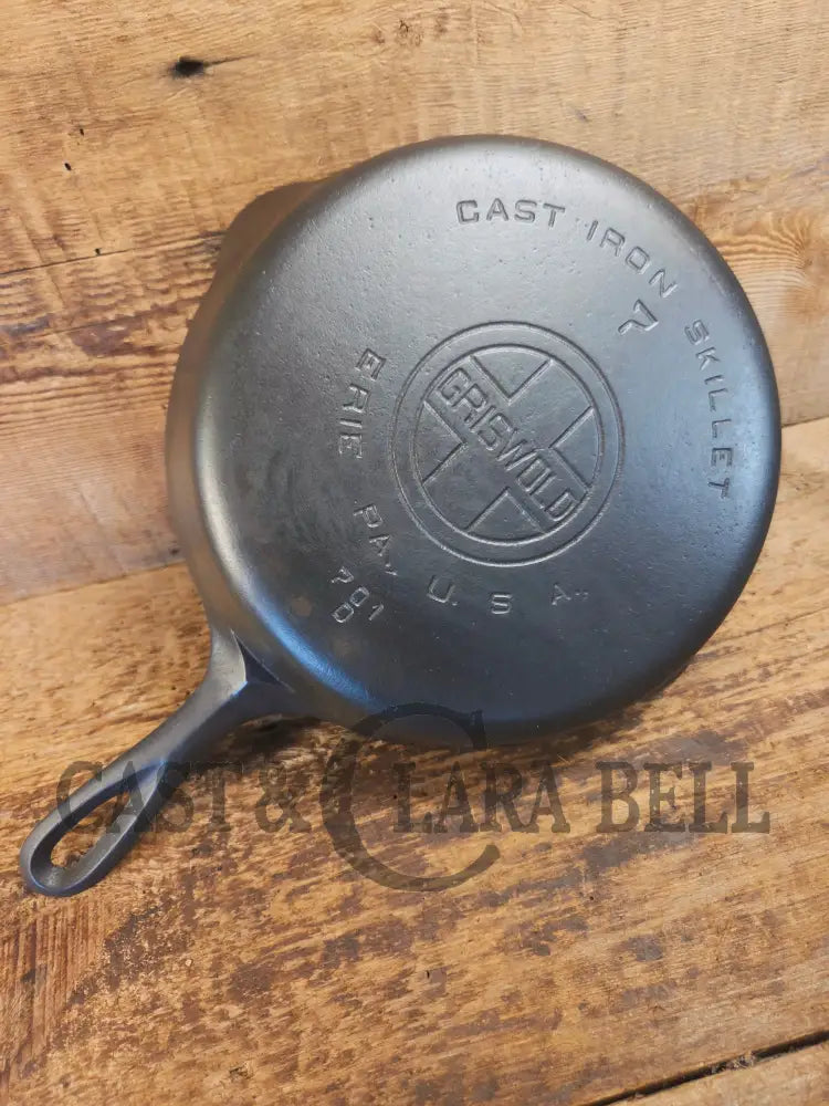 Griswold #7 Skillet with Large Block Logo and Smooth Bottom 701 D Flat Handle - Skillet