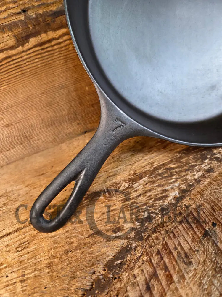 Griswold #7 Skillet with Large Block Logo and Smooth Bottom 701 D later handle - Skillet