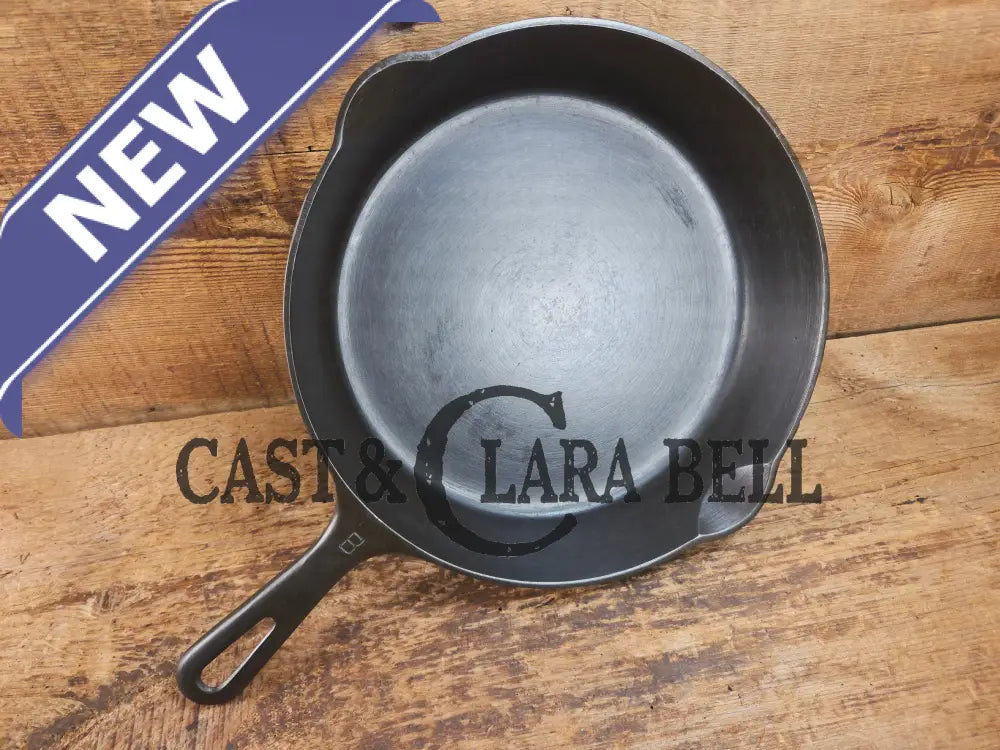 Griswold #8 Cast Iron Skillet Small Block Groove Handle 704 F Skillet