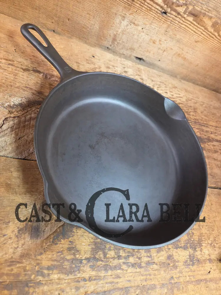 Griswold #8 Cast Iron Skillet Small Block Groove Handle 704 F Skillet