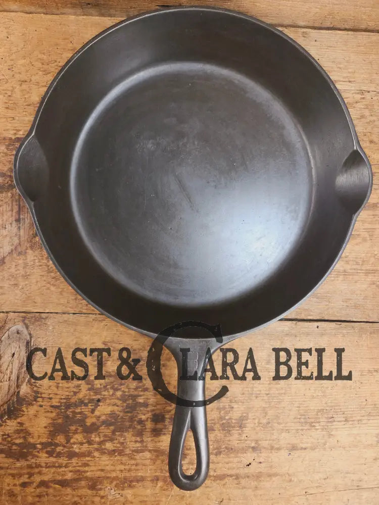 Griswold #8 Cast Iron Skillet Small Block Groove Handle 704 L Skillet