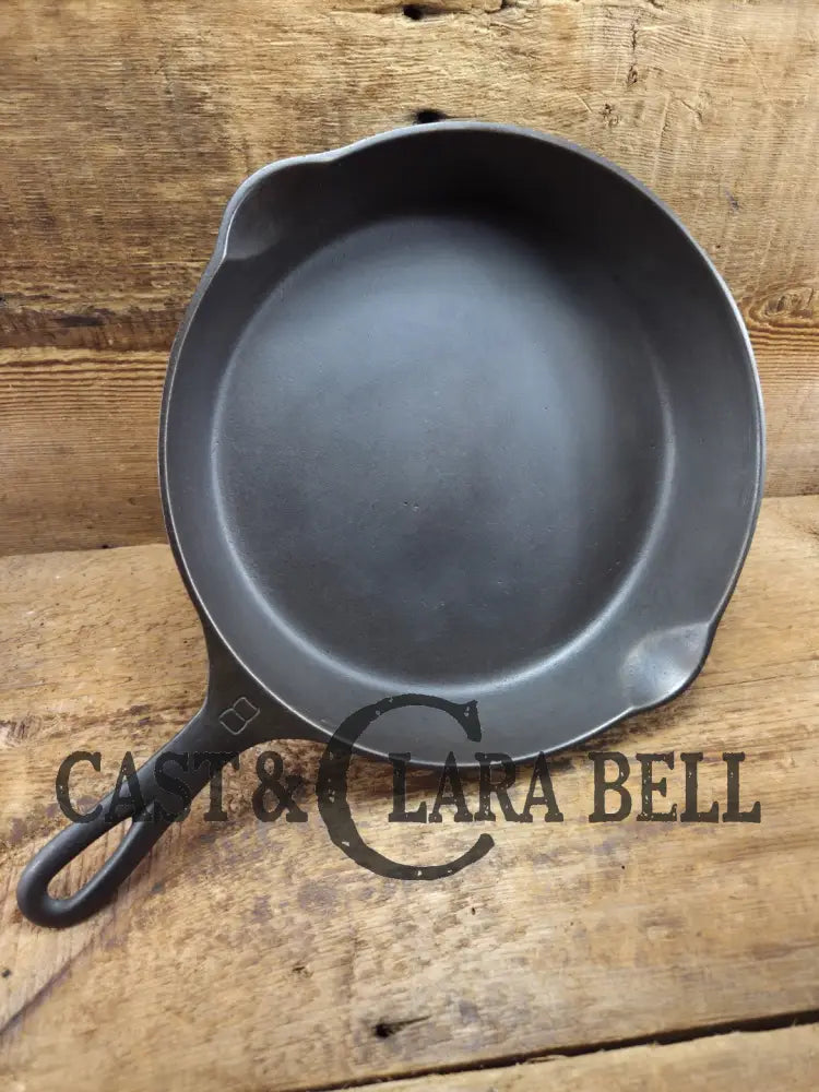 Griswold #8 Cast Iron Skillet with Large Block Logo and Smooth Bottom 704 Skillet