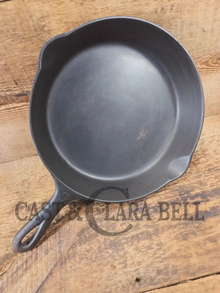 Griswold #8 Cast Iron Skillet with Large Block Logo and Smooth Bottom 704 V - Skillet