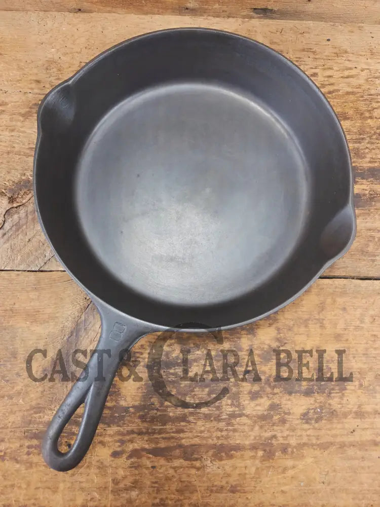 Griswold #8 Cast Iron Skillet with Large Block Logo and Smooth Bottom 704 V - Skillet