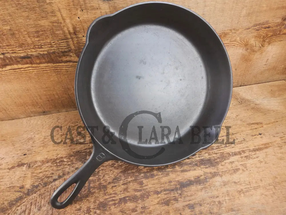 Griswold #8 Cast Iron Skillet with Large Block Logo and Smooth Bottom 704 V Skillet