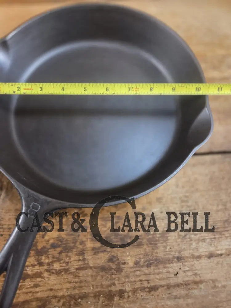 Griswold #8 Cast Iron Skillet with Large Block Logo and Smooth Bottom 704 V Skillet