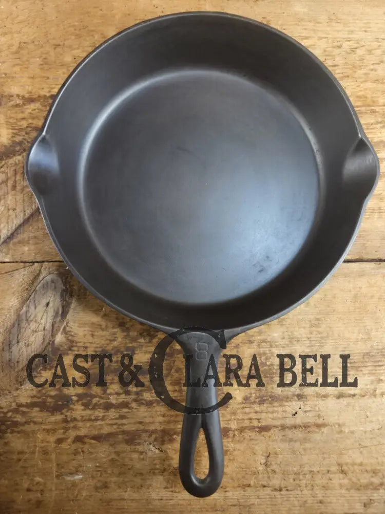 Griswold #8 Cast Iron Skillet with Large Block Logo and Smooth Bottom 704 V Skillet