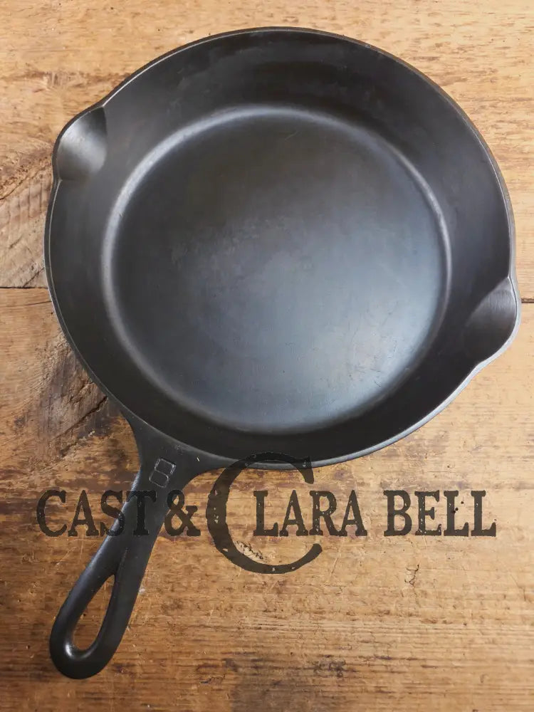 Griswold #8 Cast Iron Skillet with Large Block Logo and Smooth Bottom 704 Z Skillet