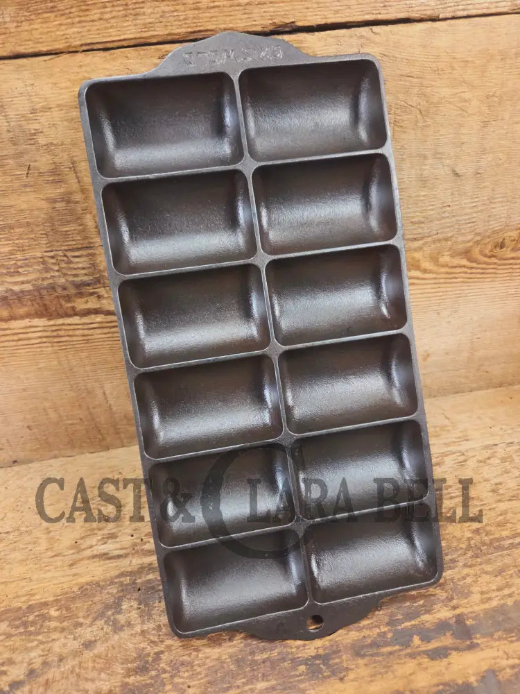 Griswold French Roll No. 11 Pan Erie PA USA 950 A. BEAUTIFUL condition and looks brand new! Perfect gift idea for the
