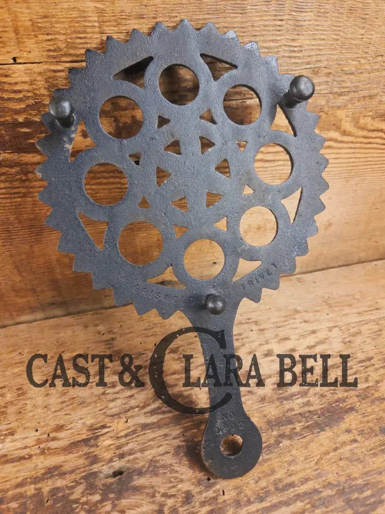 Griswold made ’Decorative Round’ large table trivet. #1902. Perfect everyday table trivet or gift! Dutch Ovens Trivets