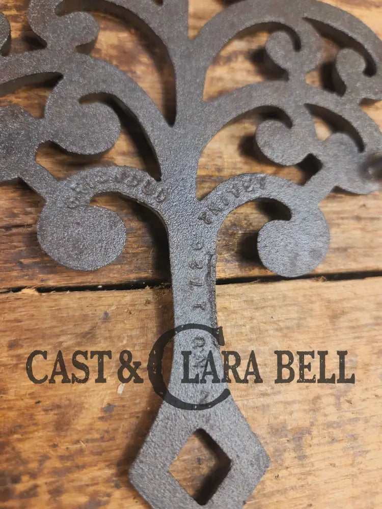 Griswold made ’Family Tree’ table trivet. #1726 perfect for your kitchen or dinner table! Dutch Ovens Trivets & Kettles