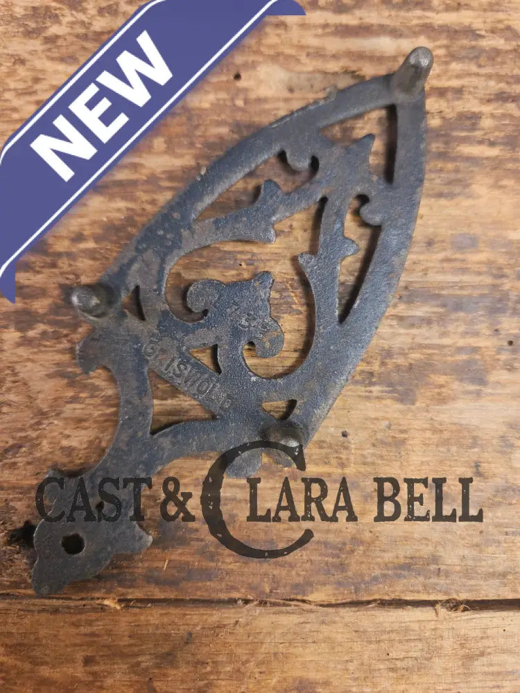 Griswold made βFlat Iron Trivetβ small table trivet. #1733 very cool trinket! Dutch Ovens Trivets & Kettles