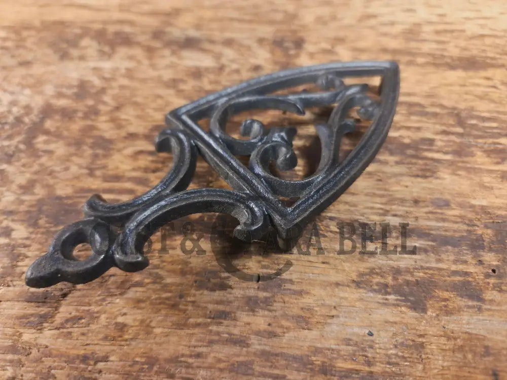 Griswold made βFlat Iron Trivetβ small table trivet. #1733 very cool trinket! Dutch Ovens Trivets & Kettles