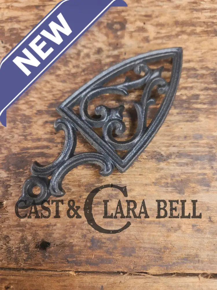 Griswold made βFlat Iron Trivetβ small table trivet. #1733 very cool trinket! Dutch Ovens Trivets & Kettles