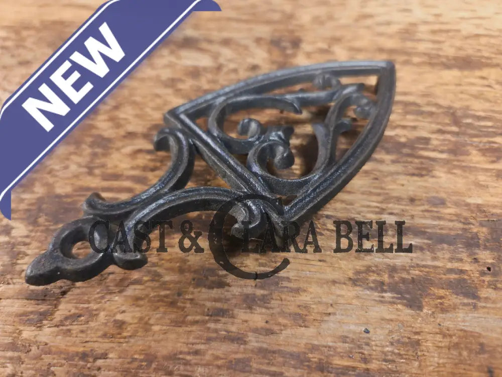 Griswold made βFlat Iron Trivetβ small table trivet. #1733 very cool trinket! Dutch Ovens Trivets & Kettles