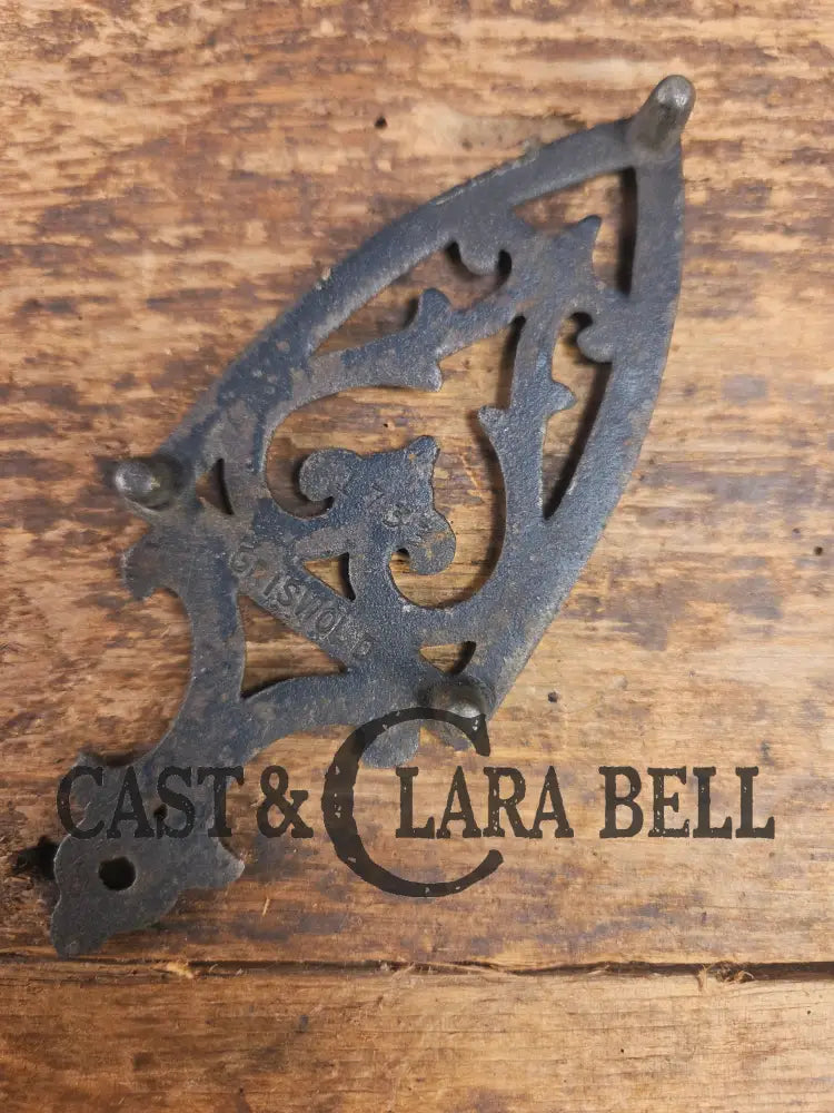 Griswold made ’Flat Iron Trivet’ small table trivet. #1733 very cool trinket! Dutch Ovens Trivets & Kettles