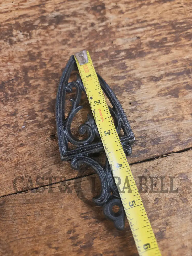 Griswold made βFlat Iron Trivetβ small table trivet. #1733 very cool trinket! Dutch Ovens Trivets & Kettles