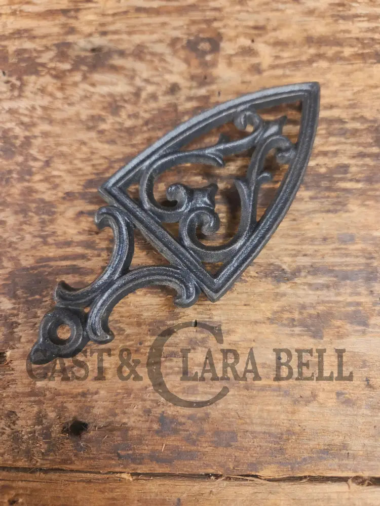 Griswold made βFlat Iron Trivetβ small table trivet. #1733 very cool trinket! Dutch Ovens Trivets & Kettles