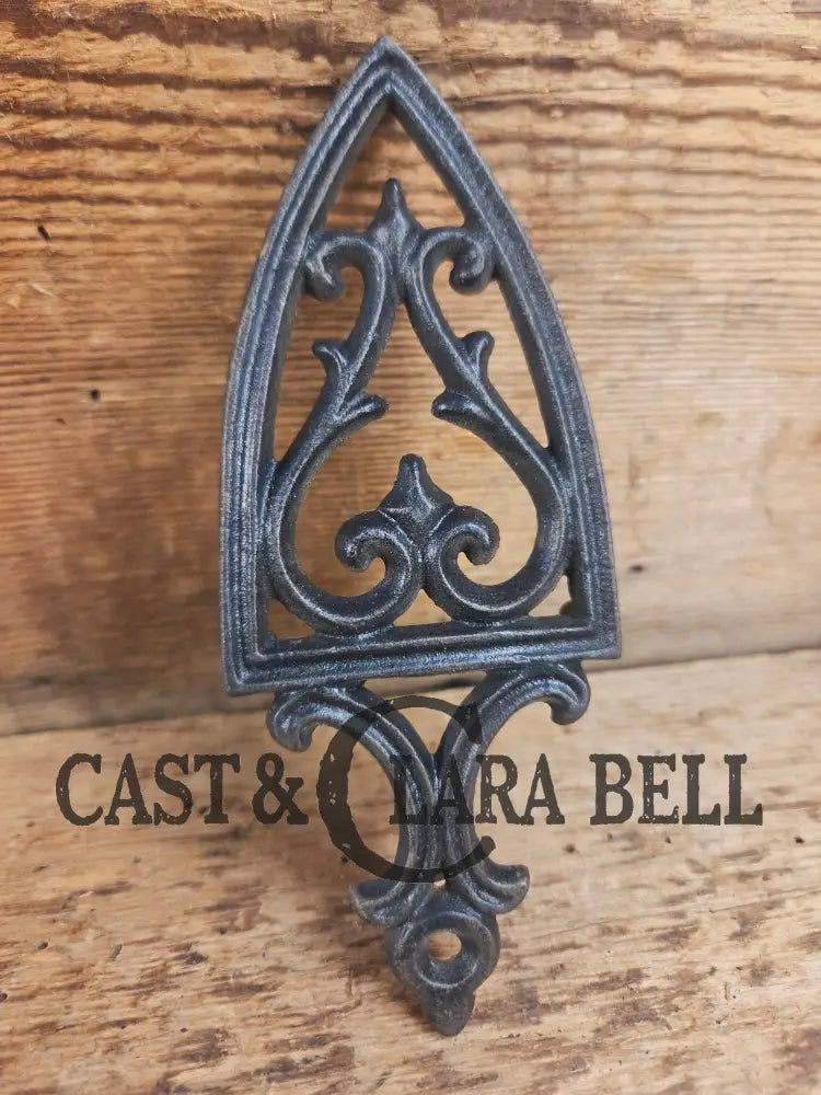 Griswold made ’Flat Iron Trivet’ small table trivet. #1733 very cool trinket! Dutch Ovens Trivets & Kettles