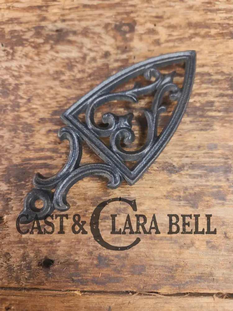 Griswold made ’Flat Iron Trivet’ small table trivet. #1733 very cool trinket! Dutch Ovens Trivets & Kettles