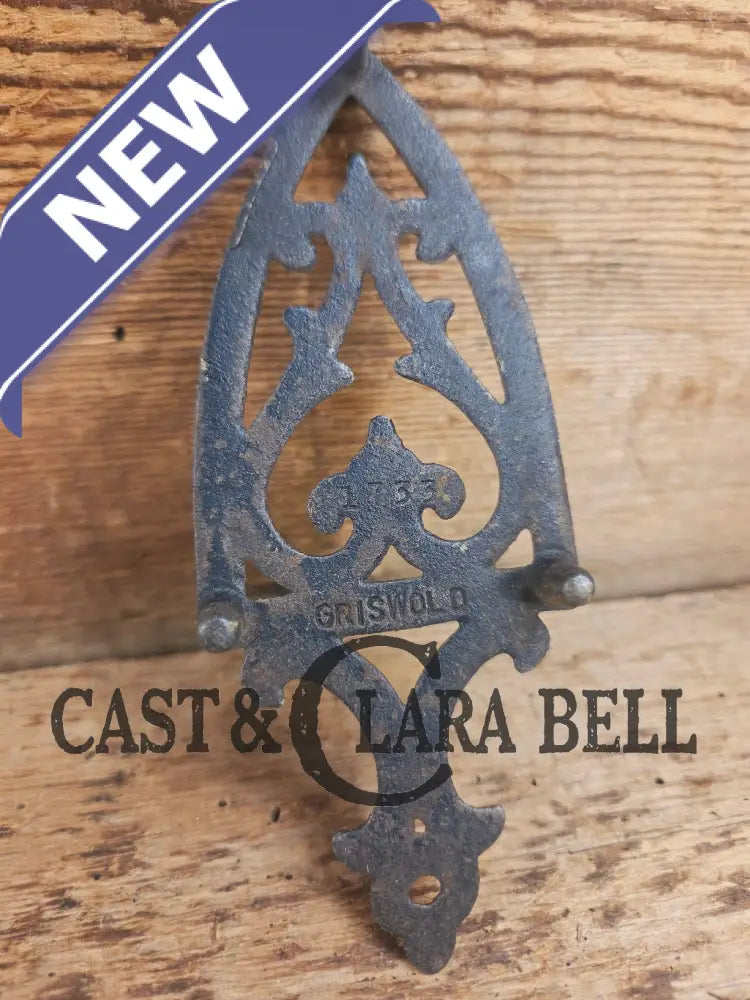 Griswold made βFlat Iron Trivetβ small table trivet. #1733 very cool trinket! Dutch Ovens Trivets & Kettles