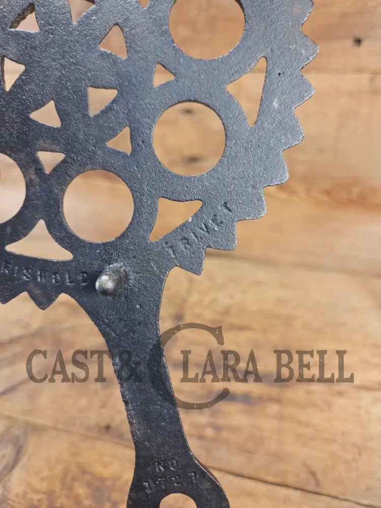 Griswold made ’Hex Gear’ large table trivet. #1727 perfect for your kitchen or dinner table! - Dutch Ovens Trivets &