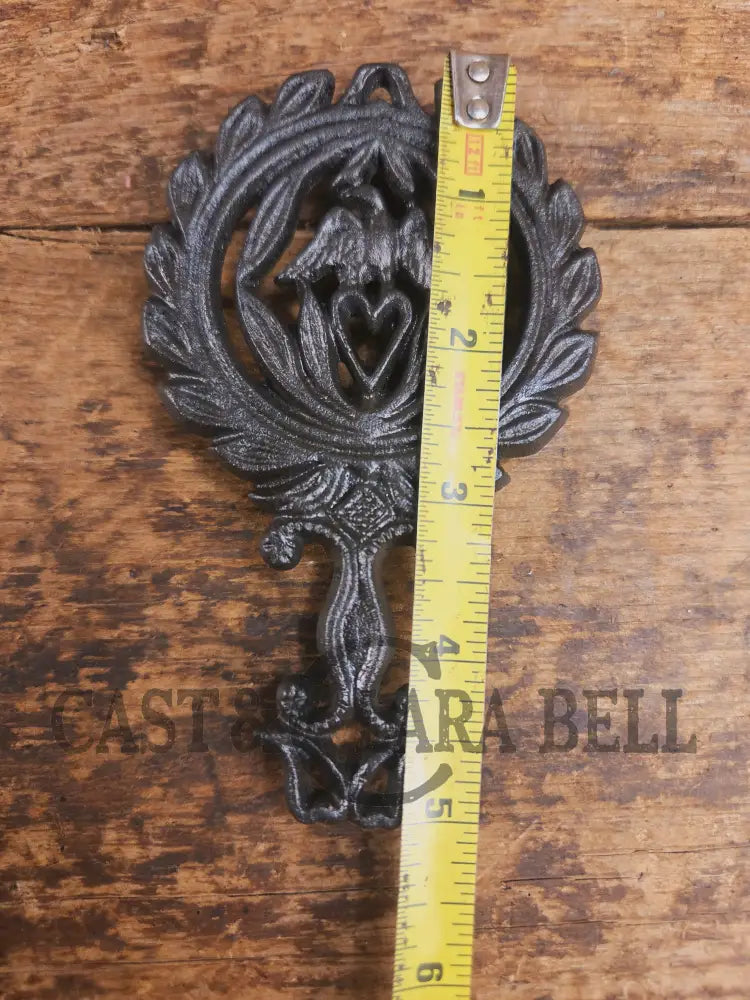 Griswold made small ’American Eagle’ table trivet. #1736 perfect for your kitchen or dinner table! Dutch Ovens Trivets