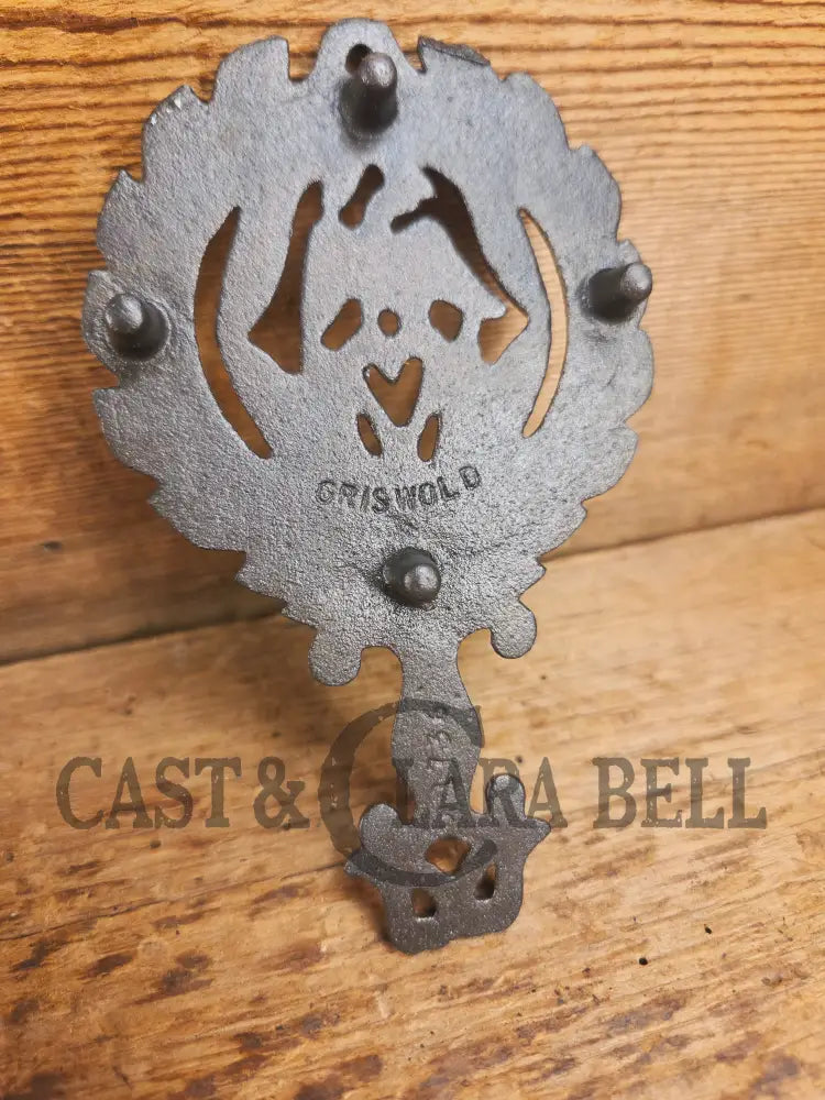 Griswold made small ’American Eagle’ table trivet. #1736 perfect for your kitchen or dinner table! Dutch Ovens Trivets