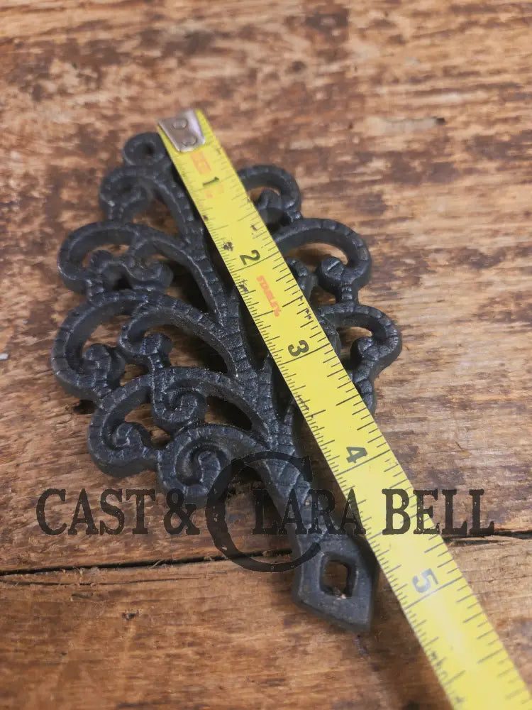 Griswold made small ’Family Tree’ table trivet. #1907. Cute trinket or gift!! Dutch Ovens Trivets & Kettles