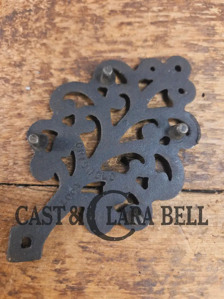 Griswold made small ’Family Tree’ table trivet. #1907. Cute trinket or gift!! Dutch Ovens Trivets & Kettles