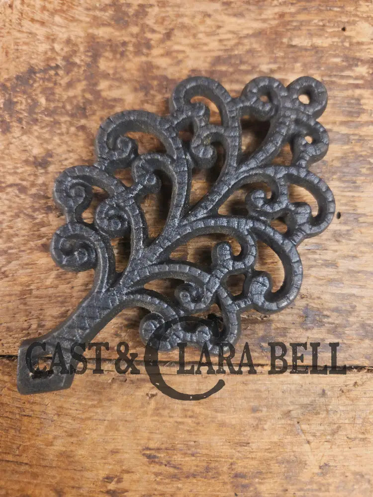 Griswold made small ’Family Tree’ table trivet. #1907. Cute trinket or gift!! Dutch Ovens Trivets & Kettles