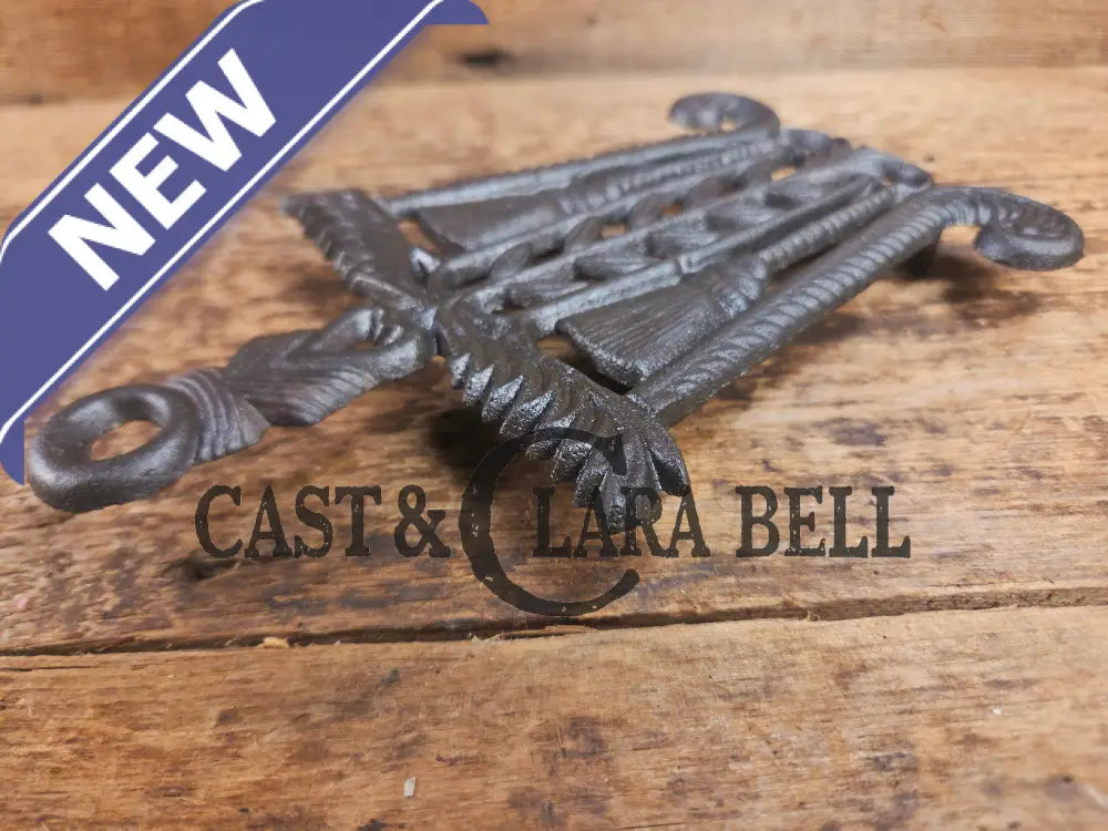 Griswold made ’Tassle and Grain’ table trivet. #1728 perfect for your kitchen or dinner table! Dutch Ovens Trivets &