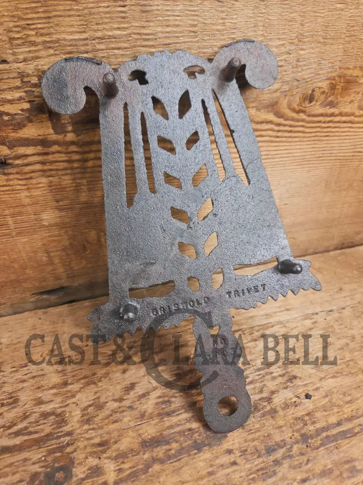 Griswold made ’Tassle and Grain’ table trivet. #1728 perfect for your kitchen or dinner table! Dutch Ovens Trivets &