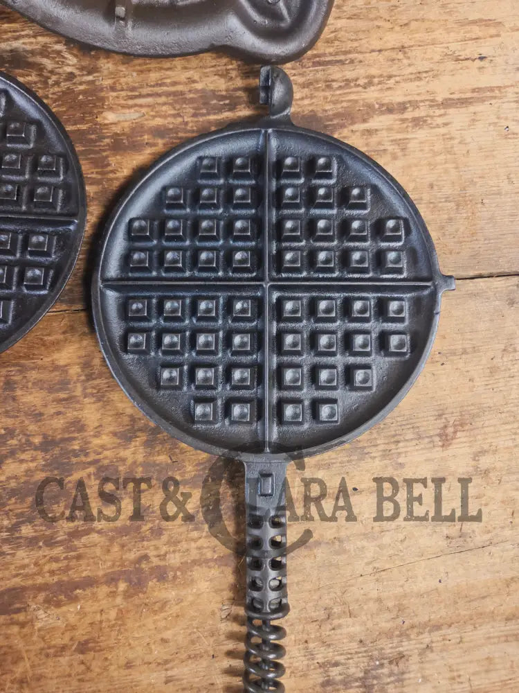 1920’s Griswold No. 8 Waffle Iron (886/885) with original handles & short base 795 (restored pitting) - Waffle Iron