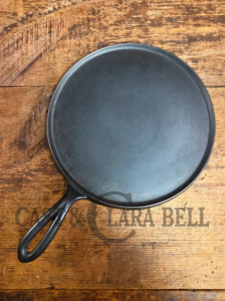 Hard to find 1910βs Early Favorite Piqua Ware #8 Cast Iron Griddle Arc Straight Logo Griddle