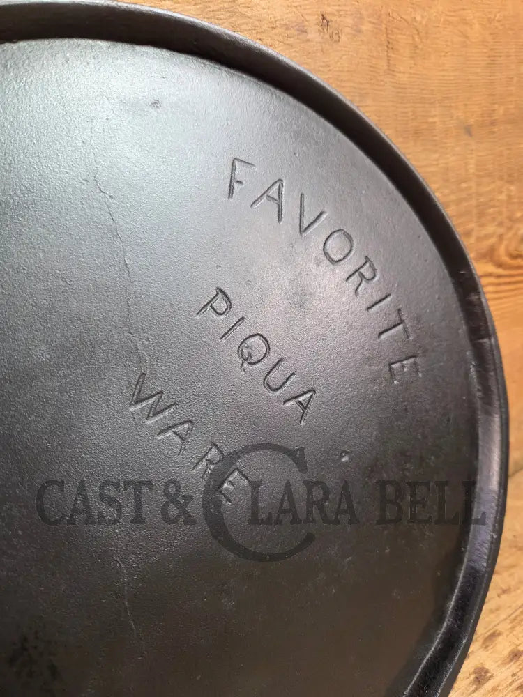 Hard to find 1910βs Early Favorite Piqua Ware #8 Cast Iron Griddle Arc Straight Logo Griddle