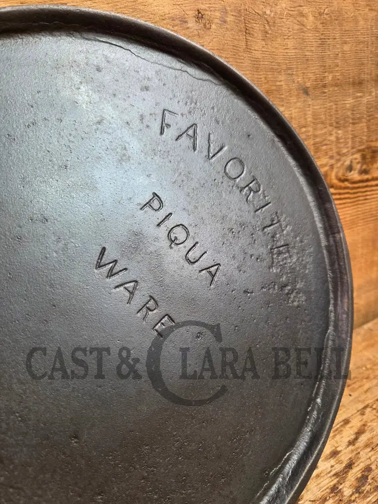 Hard to find 1910βs Early Favorite Piqua Ware #8 Cast Iron Griddle Arc Straight Logo Griddle