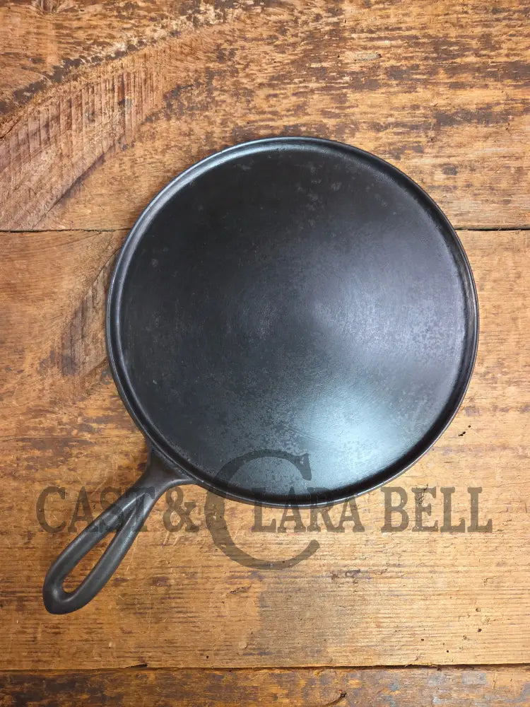 Hard to find 1910βs Early Favorite Piqua Ware #8 Cast Iron Griddle Arc Straight Logo Griddle