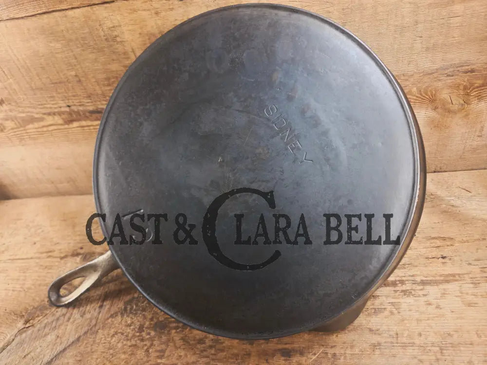 Hard to Find 1910βs Era Wagner made SIDNEY Block Logo #12 Cast Iron Skillet. Great big bacon skillet Skillet