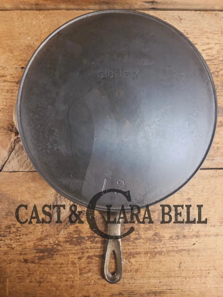Hard to Find 1910βs Era Wagner made SIDNEY Block Logo #12 Cast Iron Skillet. Great big bacon skillet Skillet