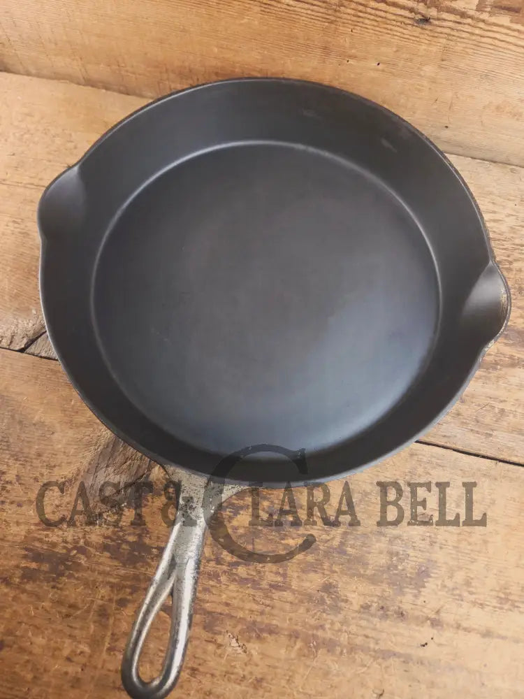 Hard to Find 1910’s Era Wagner made SIDNEY Block Logo #12 Cast Iron Skillet. Great big bacon skillet Skillet