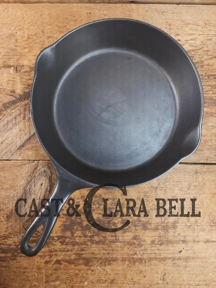 Hard to Find 1910’s Era Wagner made SIDNEY Block Logo #7 Cast Iron Skillet. Beautiful shape fully Restored and Ready to