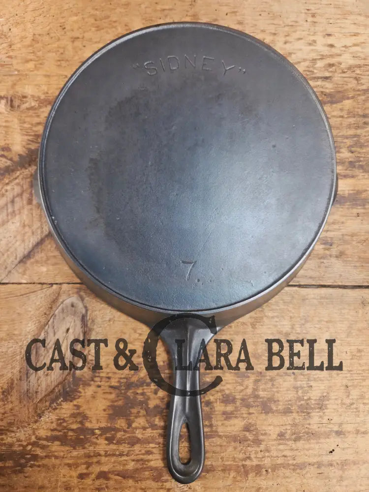 Hard to Find 1910’s Era Wagner made SIDNEY Block Logo #7 Cast Iron Skillet. Beautiful shape fully Restored and Ready to