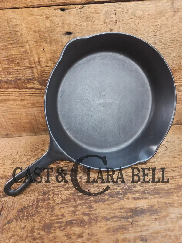 Hard to Find 1910’s Era Wagner made SIDNEY Block Logo #7 Cast Iron Skillet. Beautiful shape fully Restored and Ready to